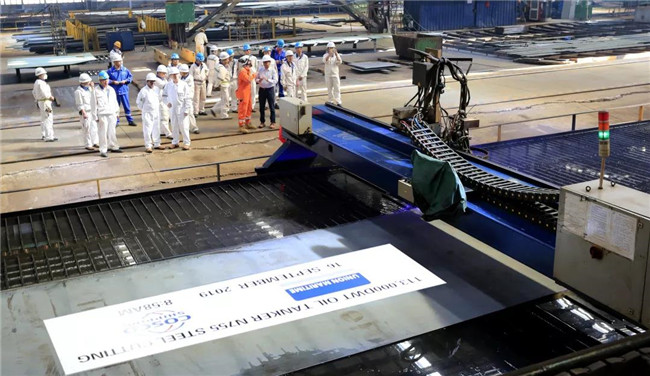 舟山中远海运重工11.3万载重吨油轮开工建造1.jpg